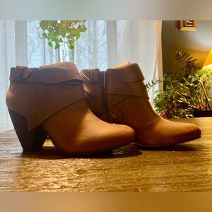 Anthropologie 10B Ankle Booties